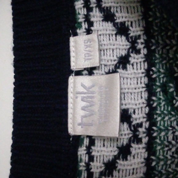 Twik Holiday/Christmas Sweater - Picture 4 of 4